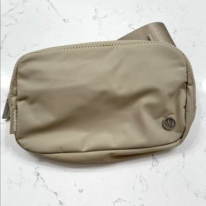 Lululemon Everywhere Belt Bag NWT